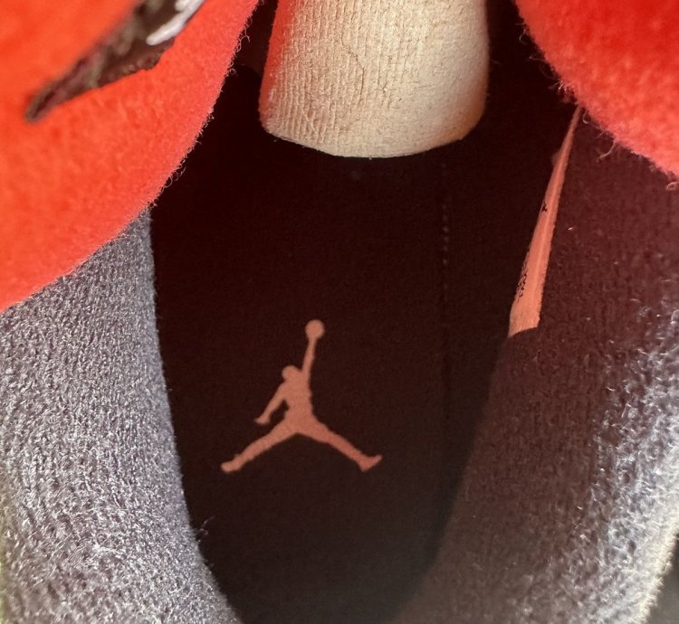 Air Jordan 4 Retro Red Thunder