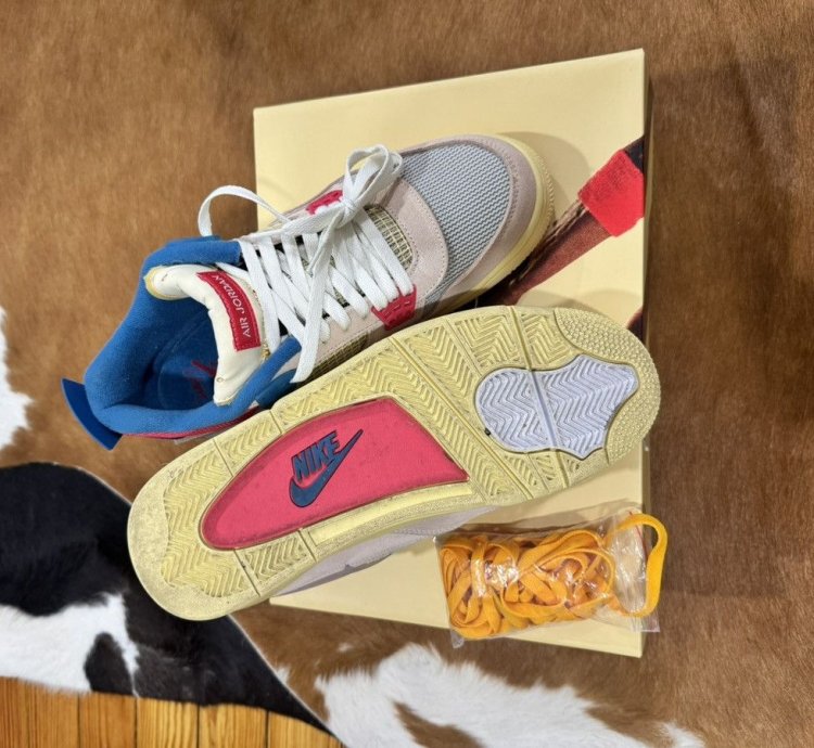 Air Jordan 4 Retro Union La Guava
