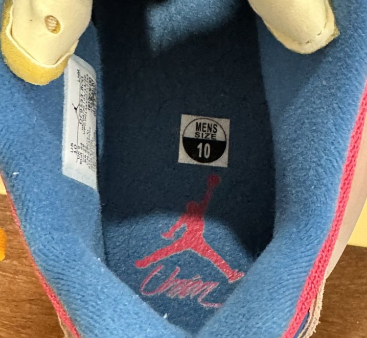 Air Jordan 4 Retro Union La Guava