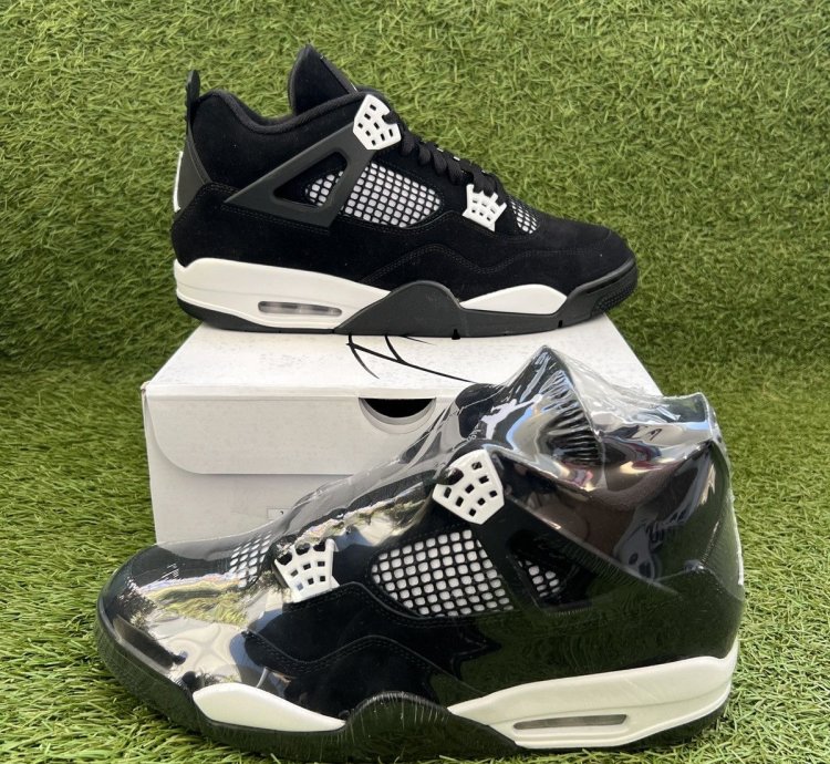 Air Jordan 4 Retro White Thunder