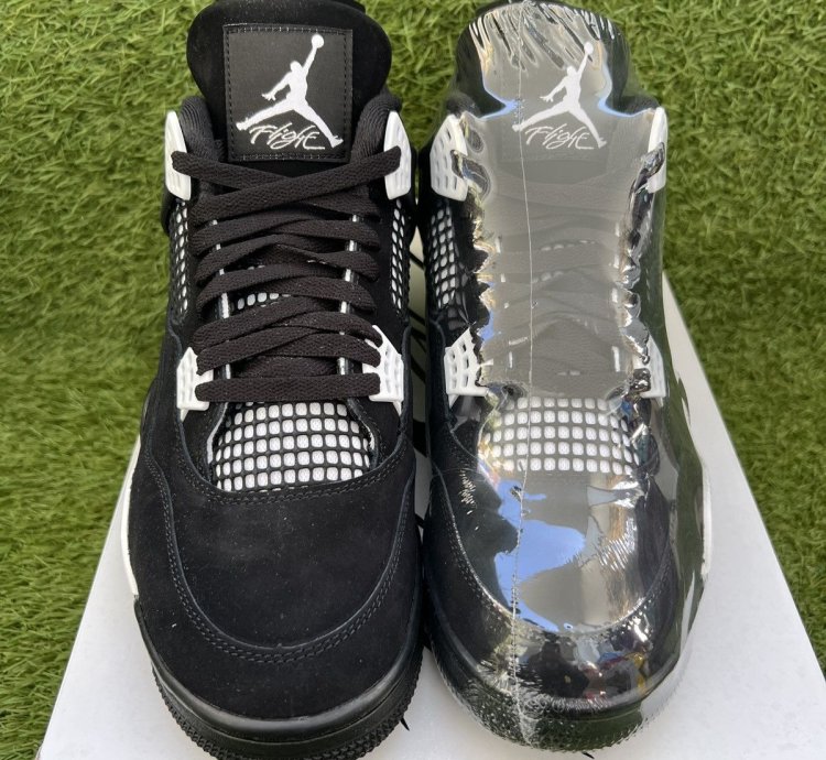 Air Jordan 4 Retro White Thunder