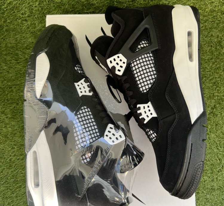 Air Jordan 4 Retro White Thunder