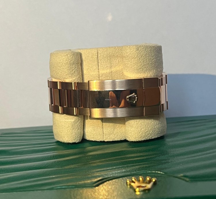 Rolex Sky-dweller Full Set - Unworn