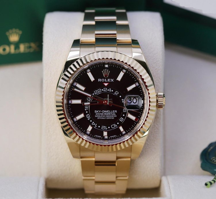 Rolex Sky-dweller Gold 42 Mm Black Index Dial Oyster Bracelet 2022 326938