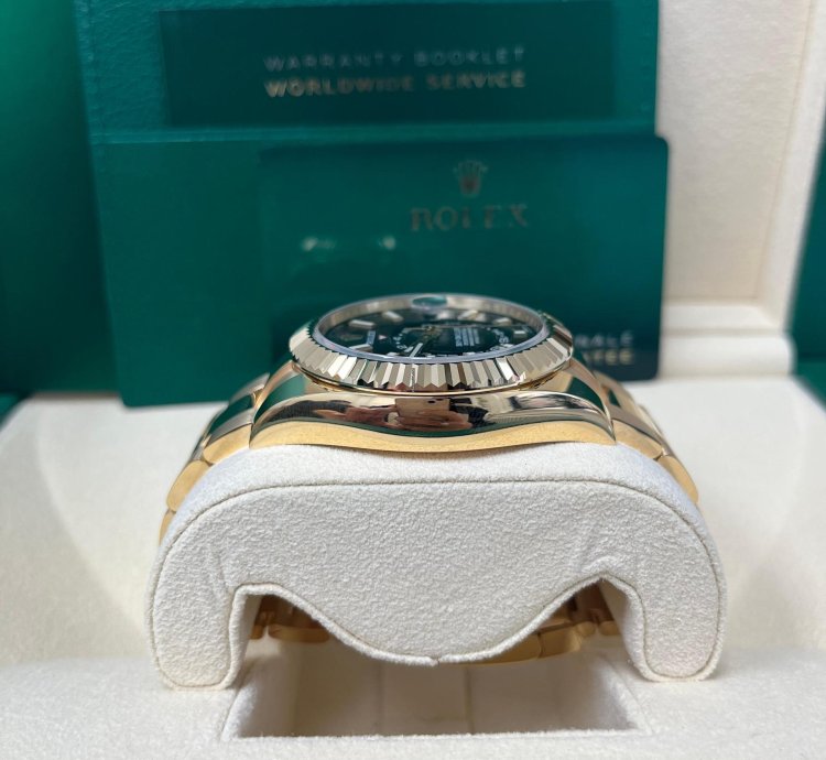 Rolex Sky-dweller Gold 42 Mm Black Index Dial Oyster Bracelet 326938