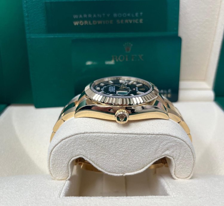 Rolex Sky-dweller Gold 42 Mm Black Index Dial Oyster Bracelet 326938