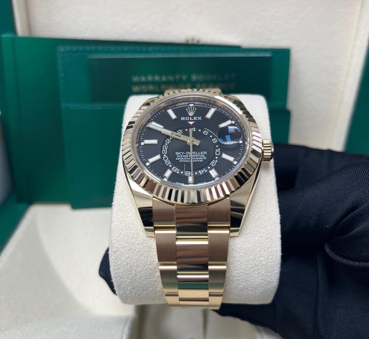 Rolex Sky-dweller Gold 42 Mm Black Index Dial Oyster Bracelet 326938