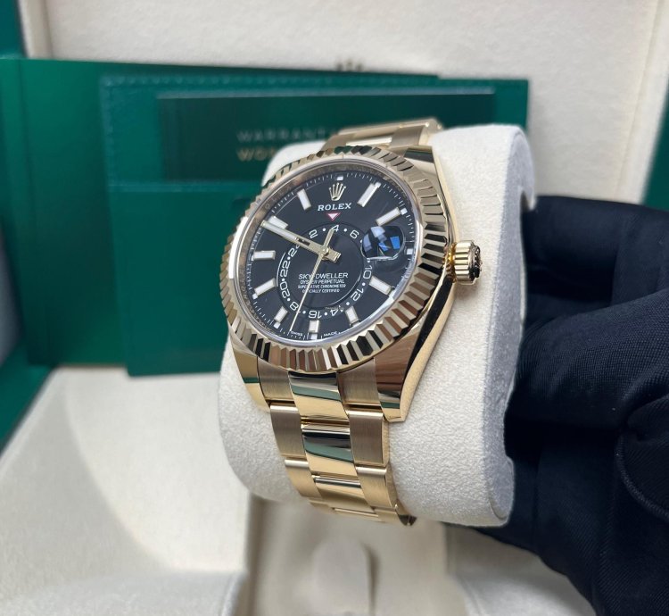 Rolex Sky-dweller Gold 42 Mm Black Index Dial Oyster Bracelet 326938