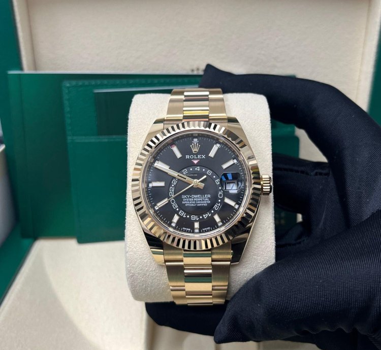 Rolex Sky-dweller Gold 42 Mm Black Index Dial Oyster Bracelet 326938