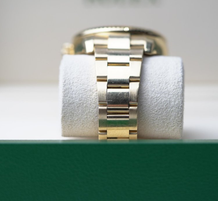 Rolex Sky-dweller Gold Fluted Bezel 42mm Gold Dial Oyster