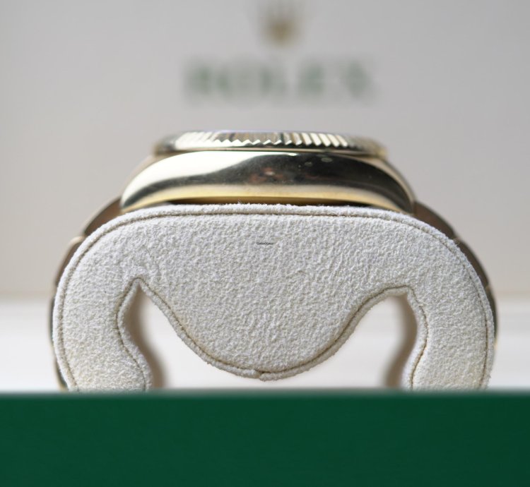 Rolex Sky-dweller Gold Fluted Bezel 42mm Gold Dial Oyster