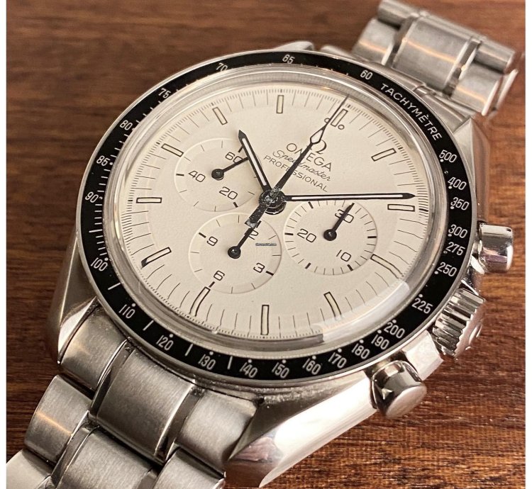 Omega Speedmaster Albino - Extract