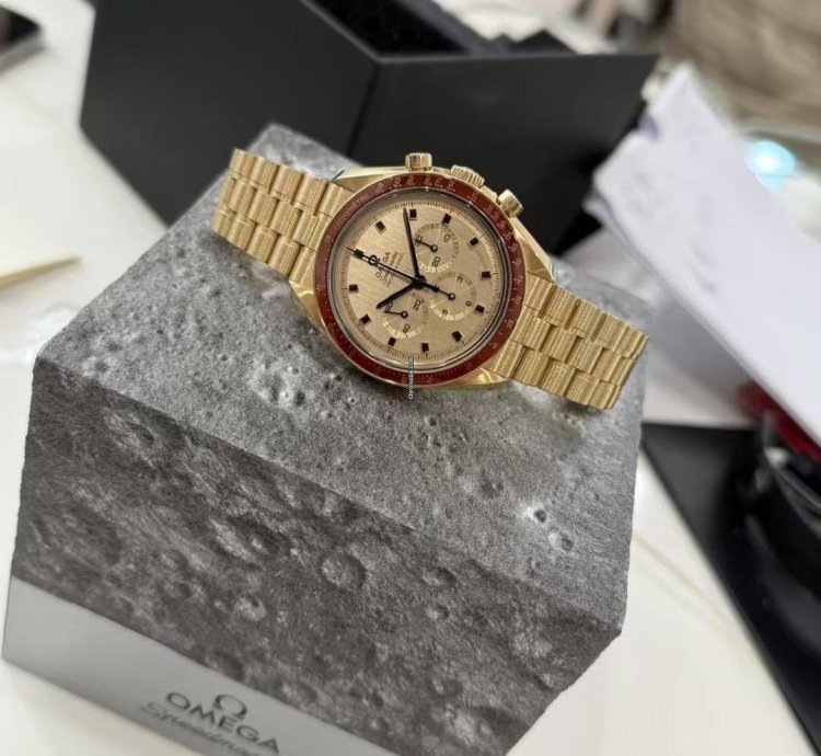 Omega Speedmaster Apollo