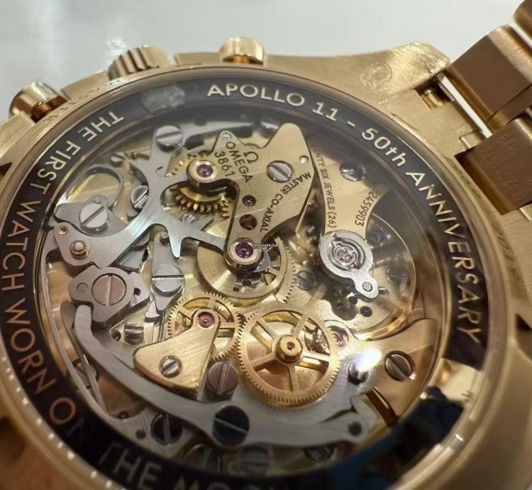 Omega Speedmaster Apollo