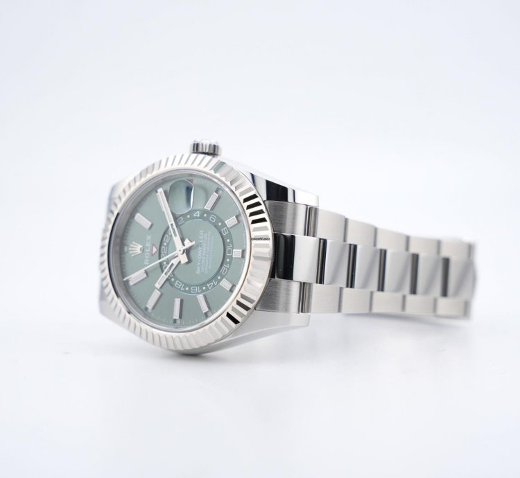 Rolex Sky-dweller Green Dial - Unworn - Box Papers 336934 2025