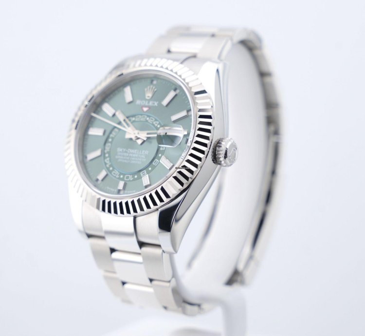 Rolex Sky-dweller Green Dial - Unworn - Box Papers 336934 2025