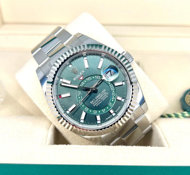 Rolex Sky-dweller Green Dial 336934 Unworn Full Set