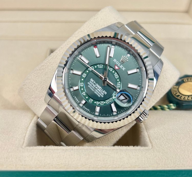 Rolex Sky-dweller Green Dial 336934 Unworn Full Set