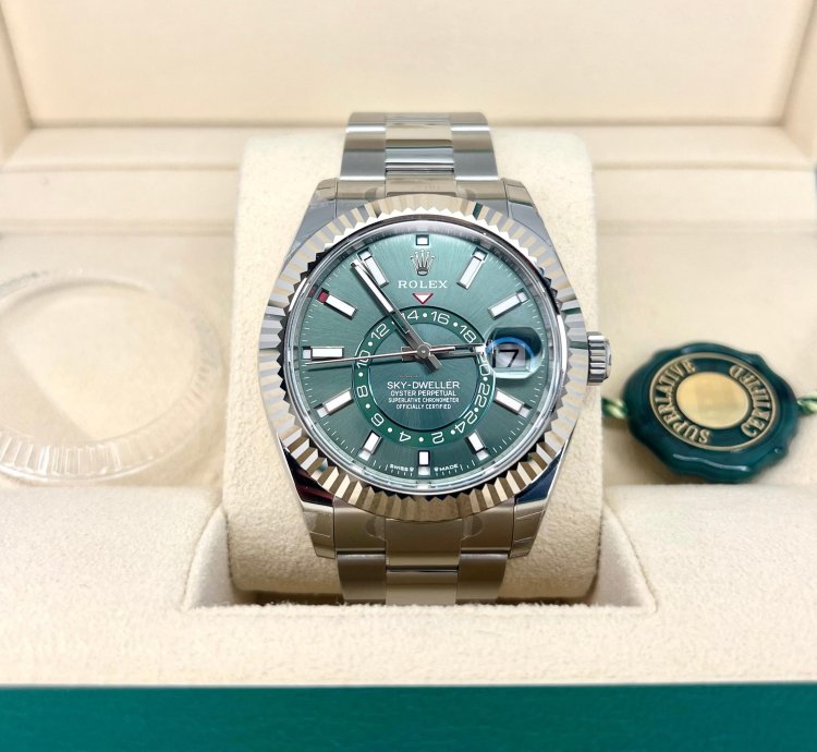 Rolex Sky-dweller Green Dial 336934 Unworn Full Set