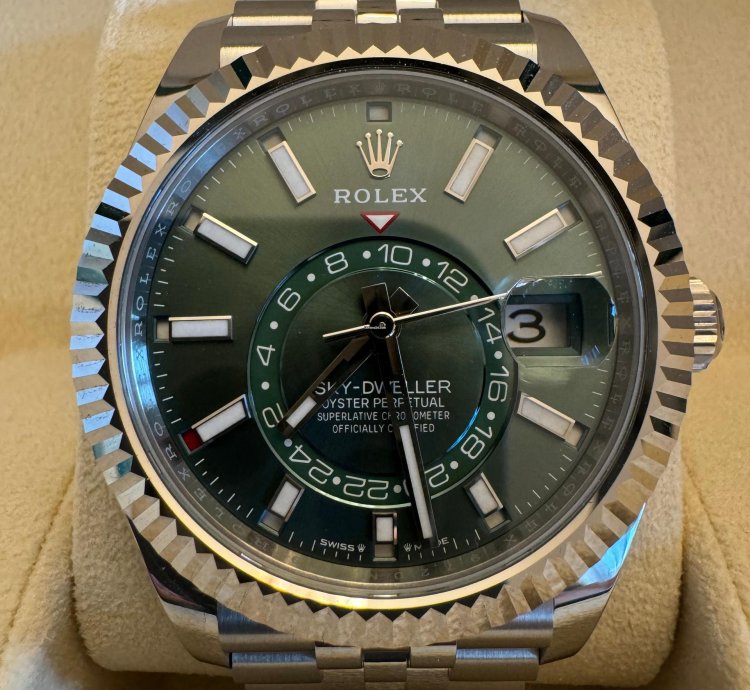 Rolex Sky-dweller Green Dial Full Set New Agosto 2024