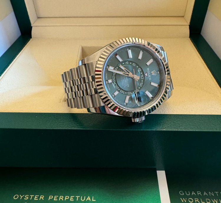 Rolex Sky-dweller Green Dial Full Set New Agosto 2024