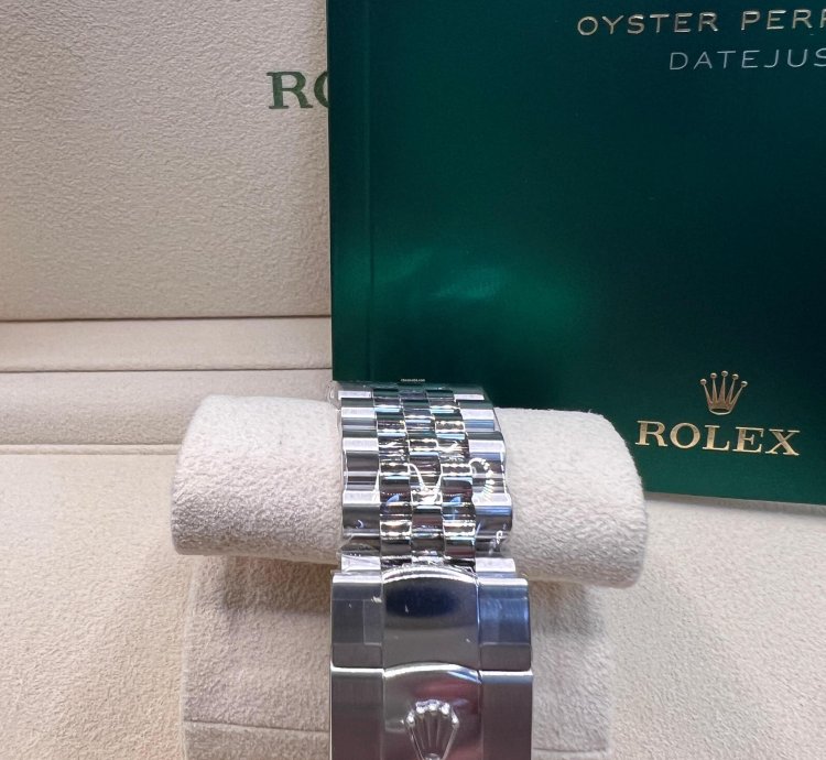 Rolex Sky-dweller Green Dial Jubilee