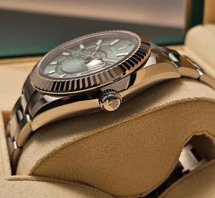 Rolex Sky-dweller Green New Fullset 08 2024 Eu Caseback Sticker