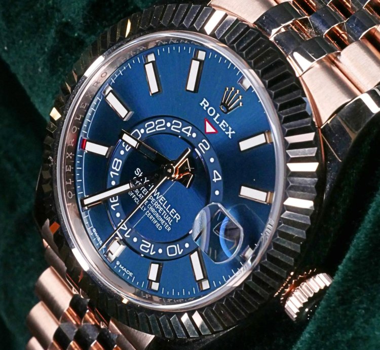 Rolex Sky-dweller Mint Complete Set Sky-dweller Jubilee 42mm Blue 18k Everose Gold 336935
