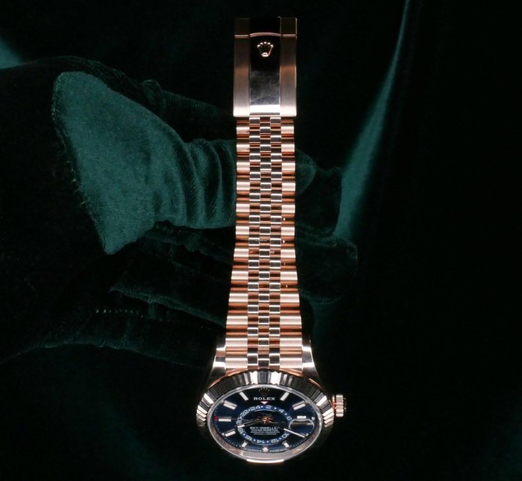 Rolex Sky-dweller Mint Complete Set Sky-dweller Jubilee 42mm Blue 18k Everose Gold 336935
