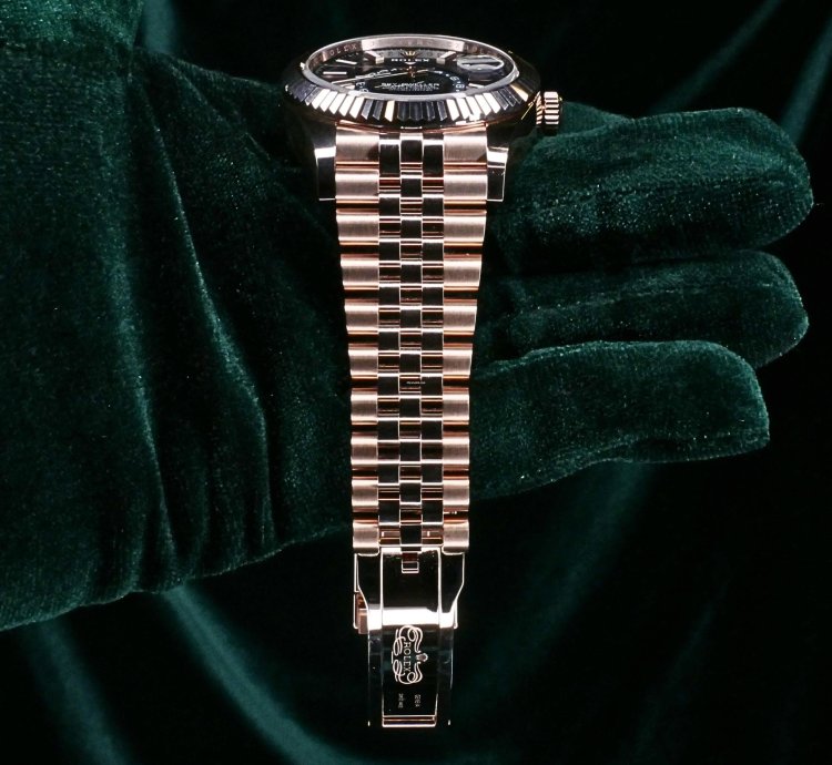 Rolex Sky-dweller Mint Complete Set Sky-dweller Jubilee 42mm Blue 18k Everose Gold 336935