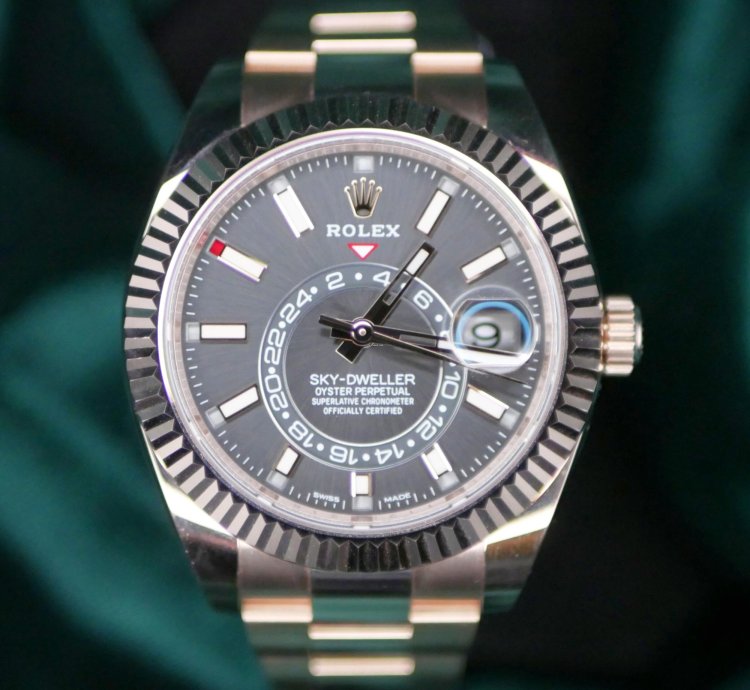 Rolex Sky-dweller Mint Complete Set Sky-dweller Rhodium Dial Rose Gold Stainless Steel 326935