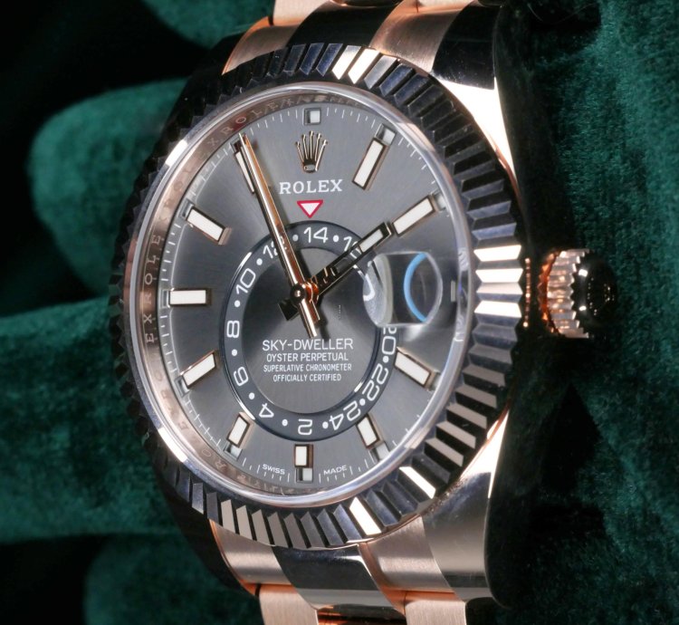 Rolex Sky-dweller Mint Complete Set Sky-dweller Rhodium Dial Rose Gold Stainless Steel 326935