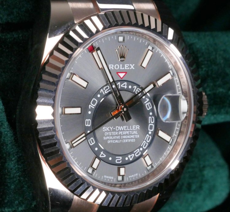 Rolex Sky-dweller Mint Complete Set Sky-dweller Rhodium Dial Rose Gold Stainless Steel 326935