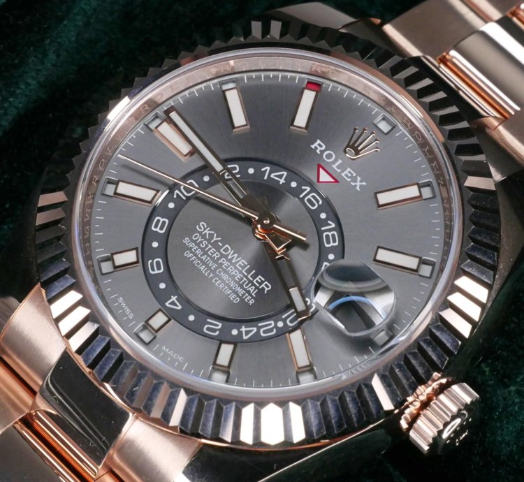 Rolex Sky-dweller Mint Complete Set Sky-dweller Rhodium Dial Rose Gold Stainless Steel 326935