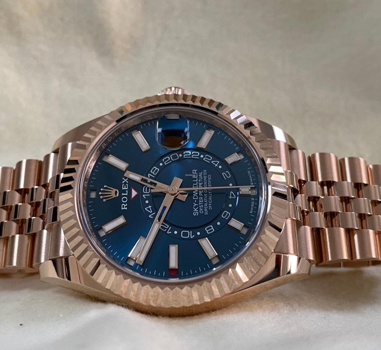 Rolex Sky-dweller New 2024 Unworn Sky-dweller Rose Gold Jubilee Blue Index Dial 336935 Complete Set