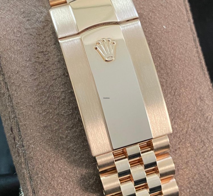 Rolex Sky-dweller New 2024 Unworn Sky-dweller Rose Gold Jubilee Blue Index Dial 336935 Complete Set
