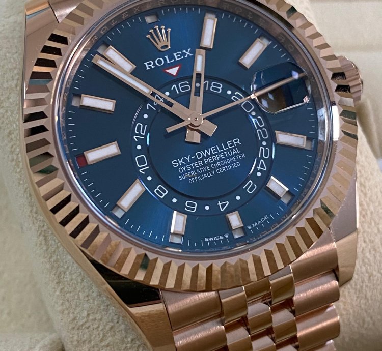 Rolex Sky-dweller New 2024 Unworn Sky-dweller Rose Gold Jubilee Blue Index Dial 336935 Complete Set