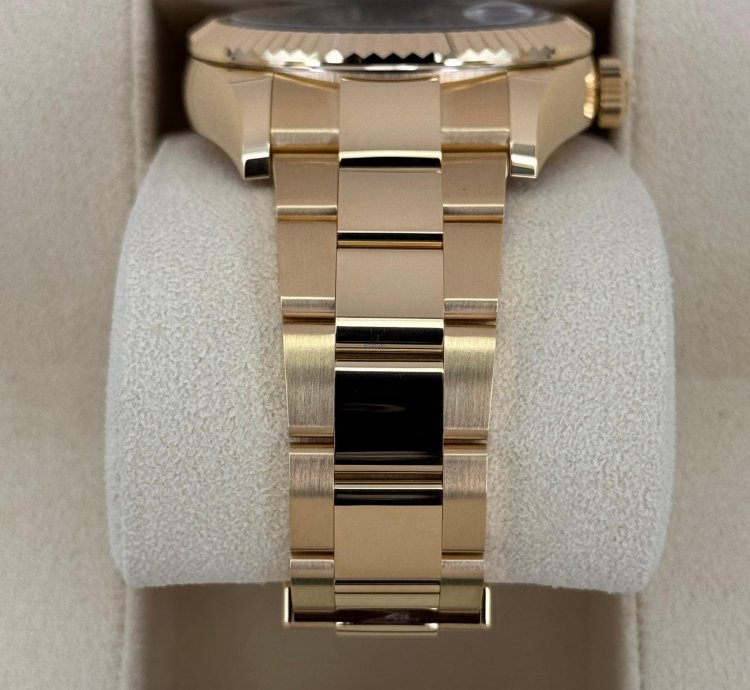 Rolex Sky-dweller New 2025 Sky-dweller 42mm 336938 Yellow Gold Oyster Black Dial
