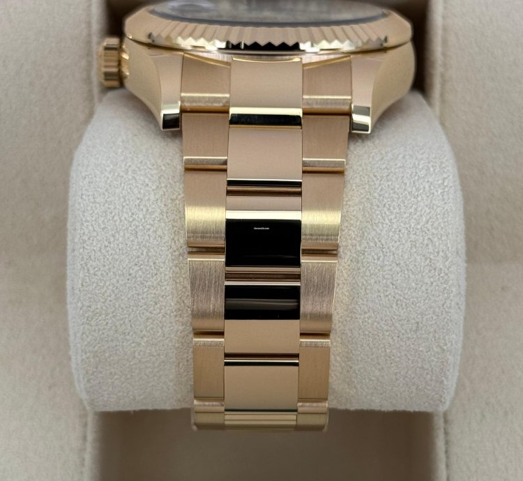Rolex Sky-dweller New 2025 Sky-dweller 42mm 336938 Yellow Gold Oyster Black Dial