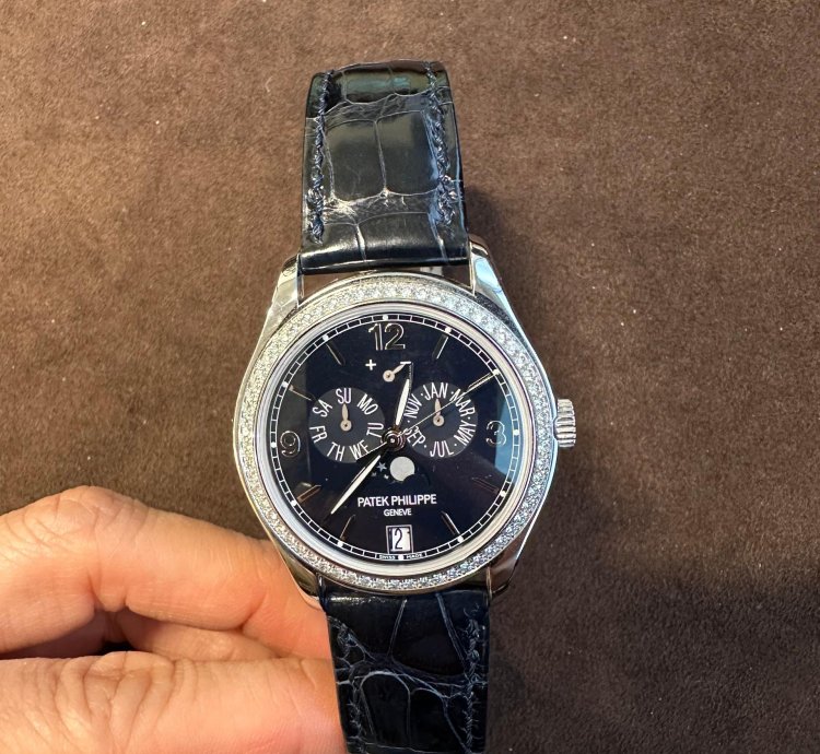 Patek Philippe Annual Calendar 5147g-001