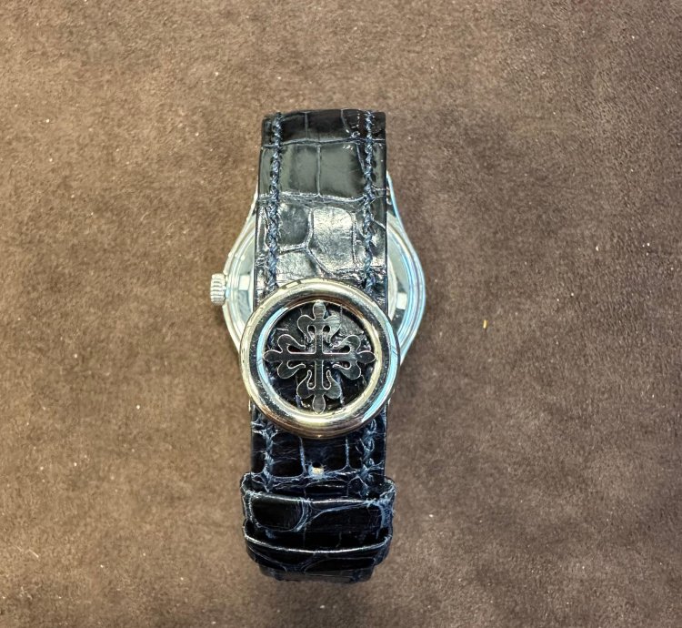 Patek Philippe Annual Calendar 5147g-001