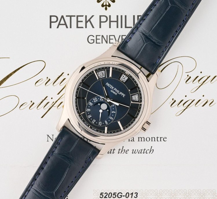 Patek Philippe Annual Calendar 5205g - 18k White Gold - Blue Dial - Full Set - Like New