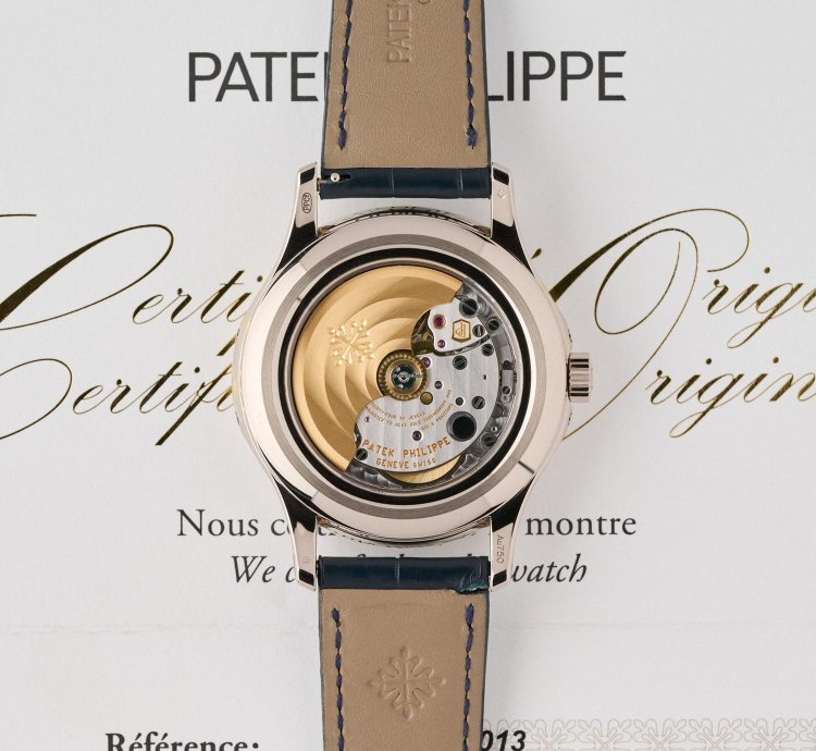 Patek Philippe Annual Calendar 5205g - 18k White Gold - Blue Dial - Full Set - Like New