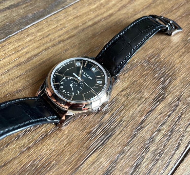 Patek Philippe Annual Calendar 5205g-013 Wei Gold