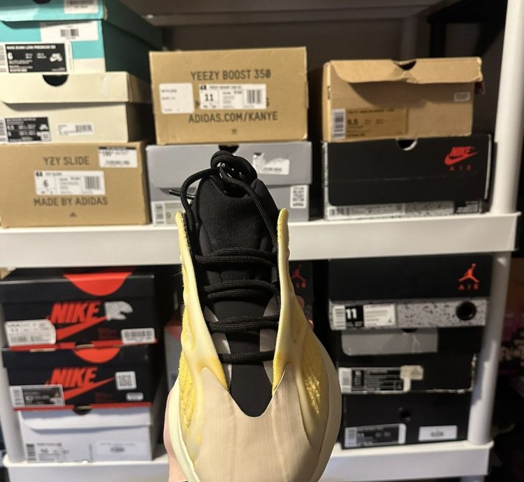 Yeezy 700