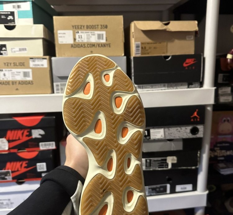 Yeezy 700