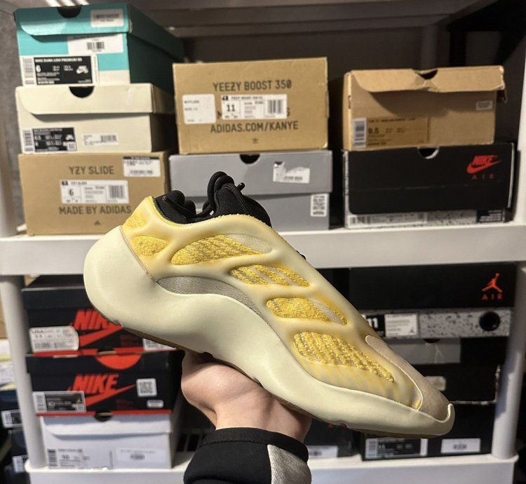 Yeezy 700
