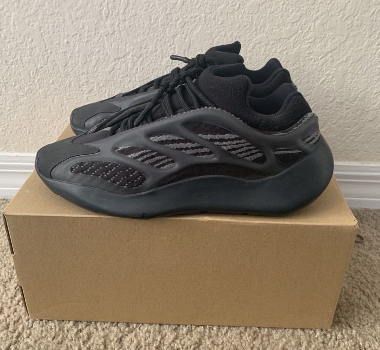 Yeezy 700 Alvah Size 8
