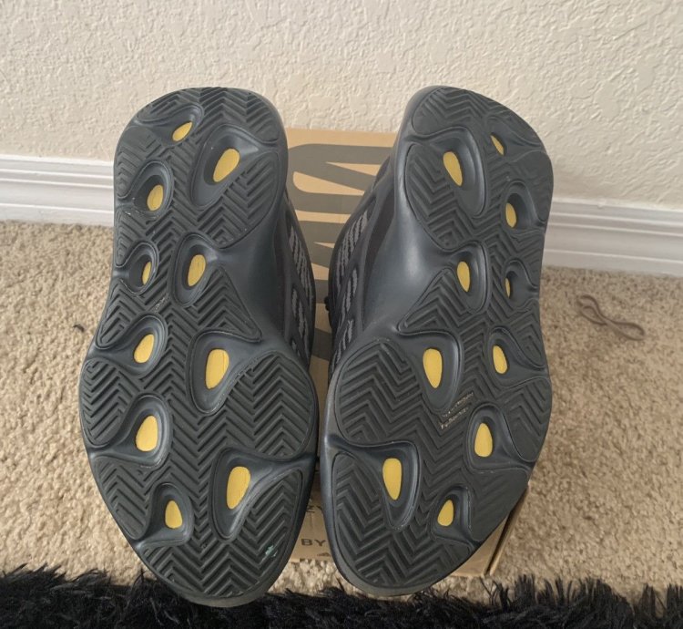 Yeezy 700 Alvah Size 8