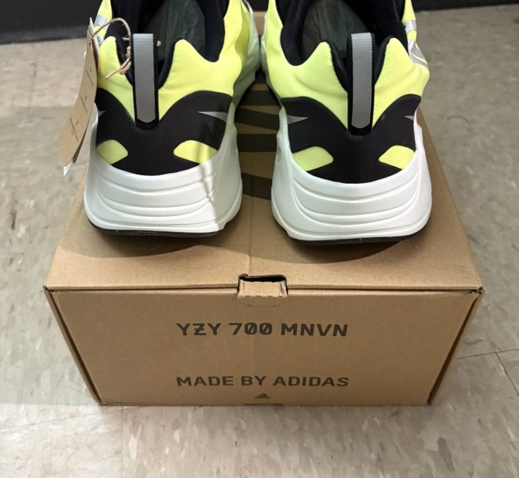 Yeezy 700 Mnvn Laceless Phosphor